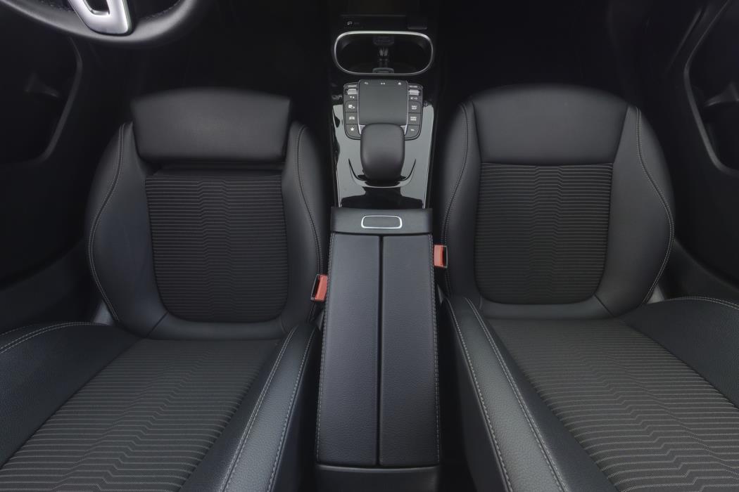 MERCEDES-BENZ A 2023