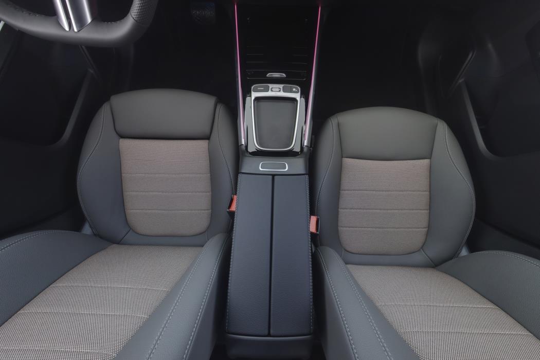 MERCEDES-BENZ EQB 2026