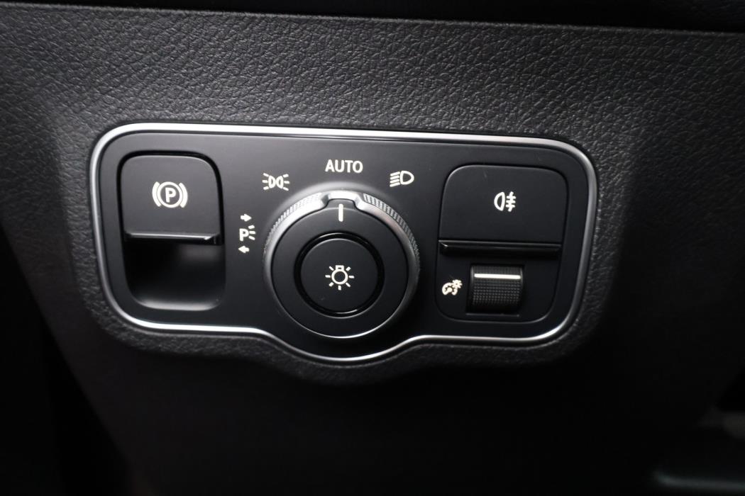 MERCEDES-BENZ EQB 2025