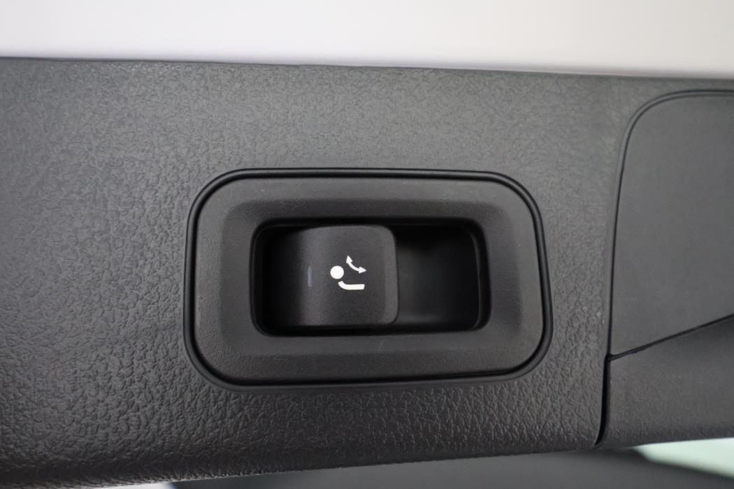 MERCEDES-BENZ EQB 2025