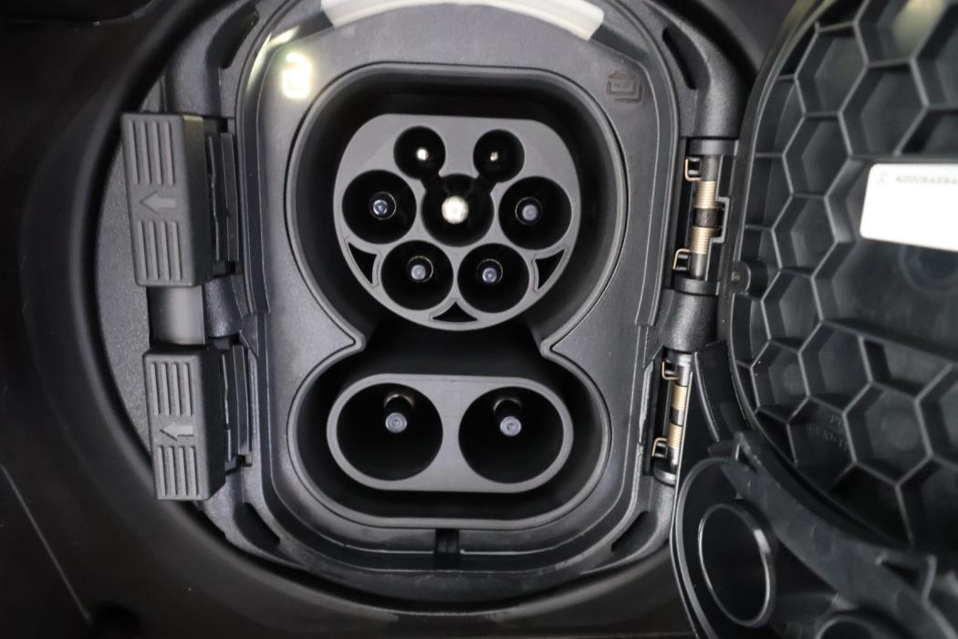 MERCEDES-BENZ EQB 2025