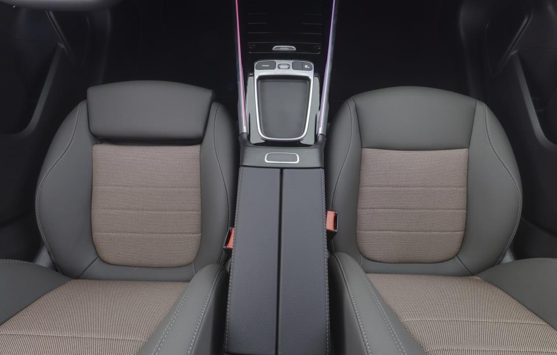 MERCEDES-BENZ EQB 2025