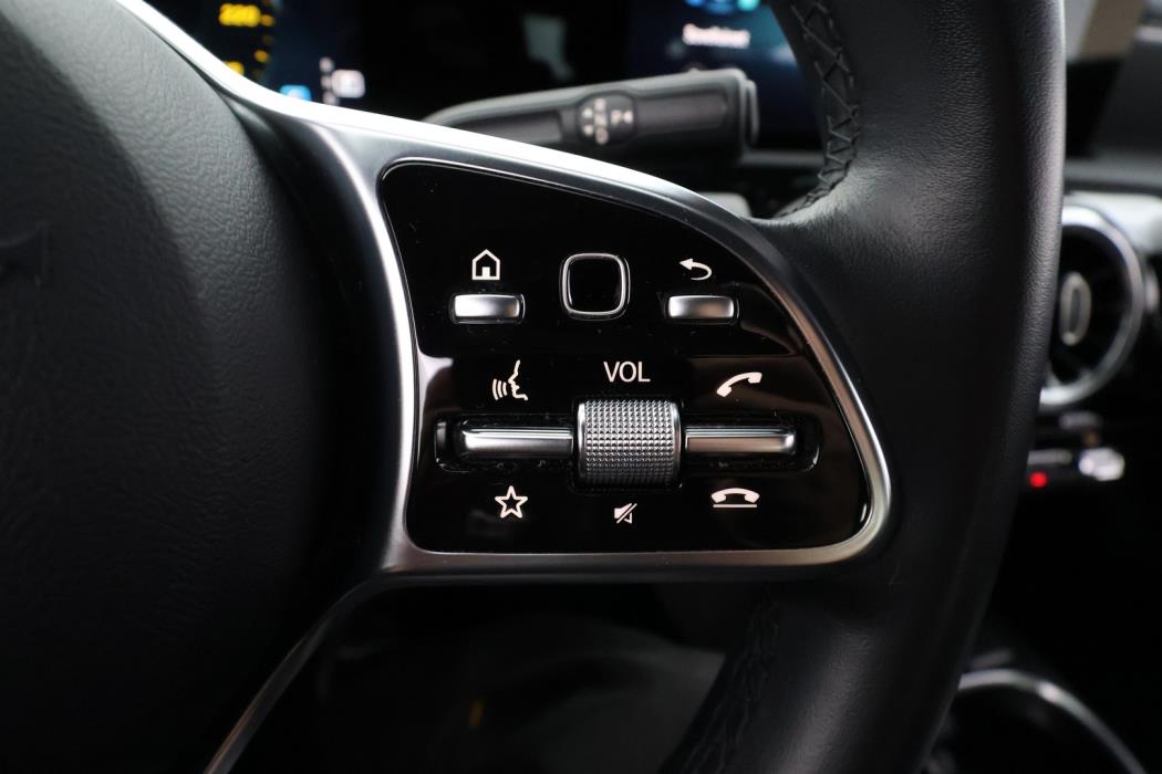 MERCEDES-BENZ CLA 2023