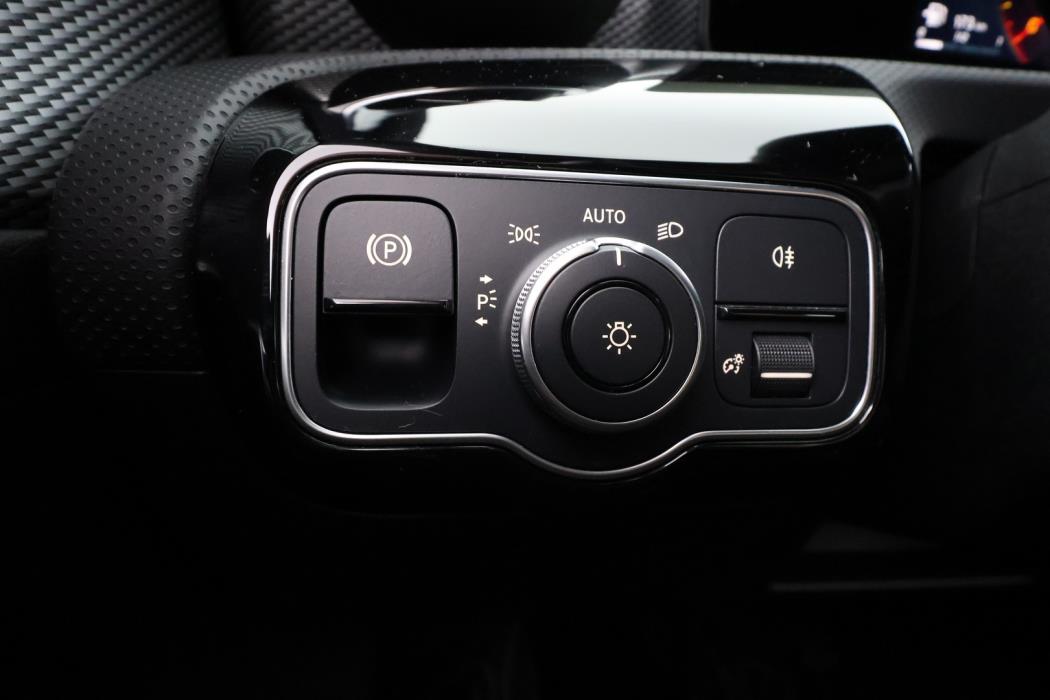 MERCEDES-BENZ CLA 2023