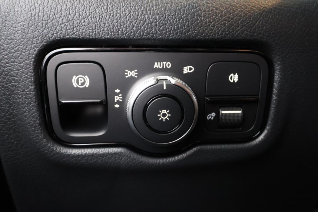 MERCEDES-BENZ Vito 2025