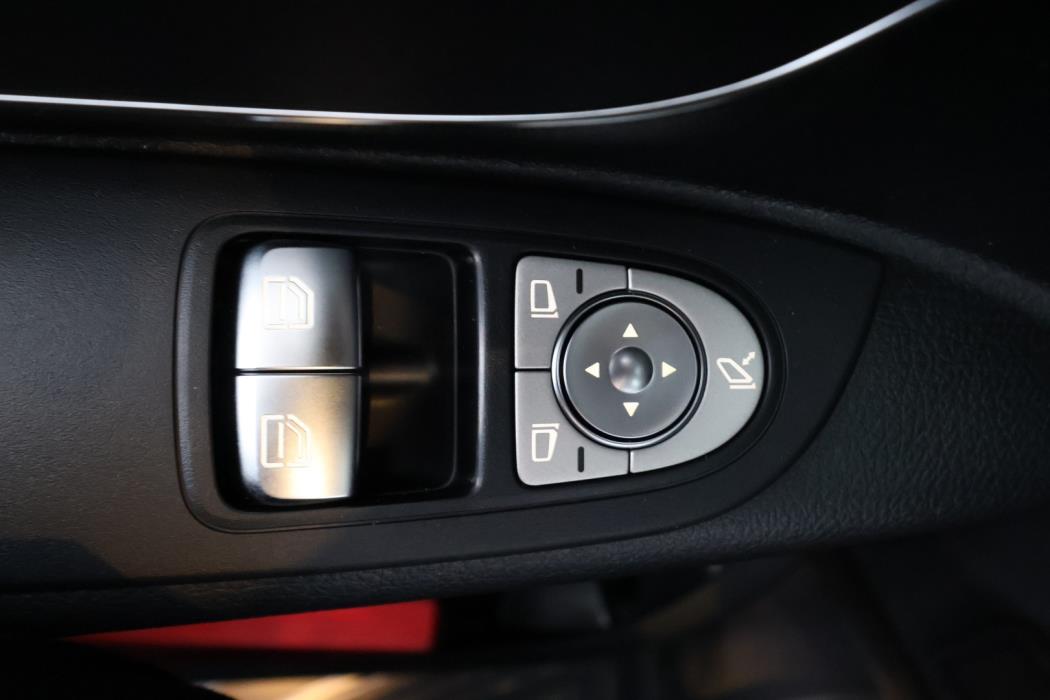 MERCEDES-BENZ Vito 2025