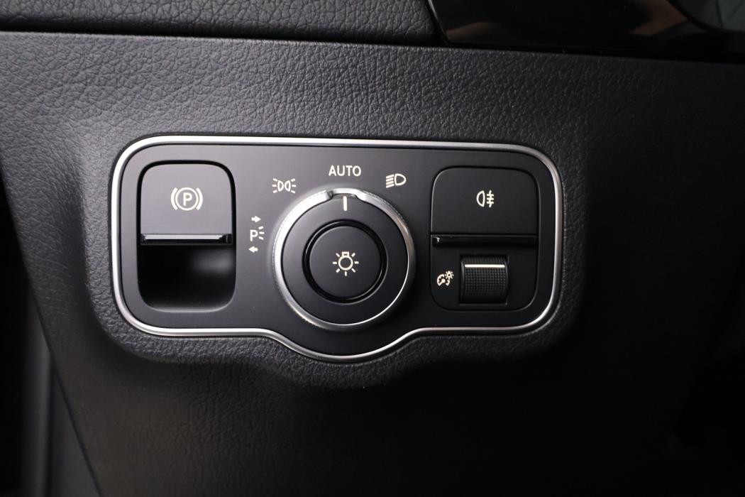 MERCEDES-BENZ EQA 2026