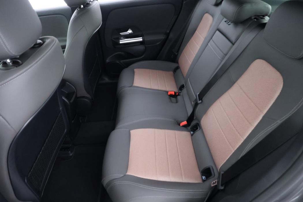 MERCEDES-BENZ EQA 2026