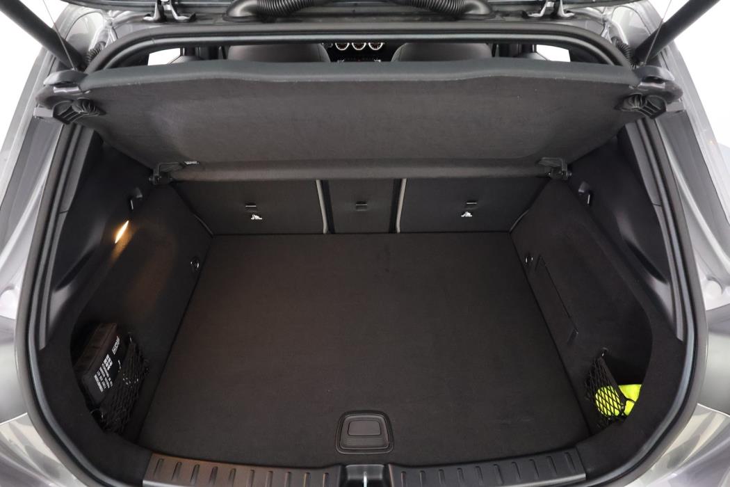 MERCEDES-BENZ EQA 2026