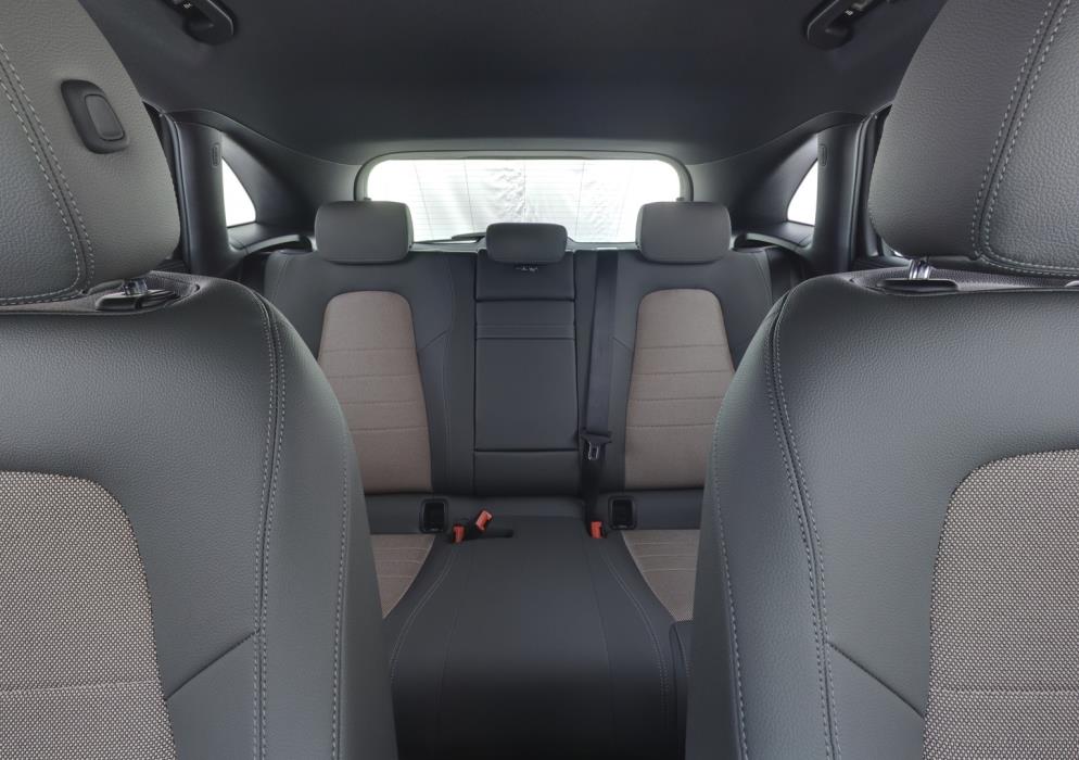 MERCEDES-BENZ EQA 2026