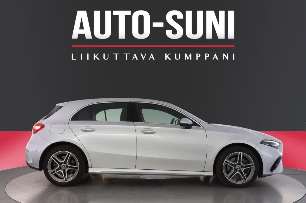 MERCEDES-BENZ A 2023