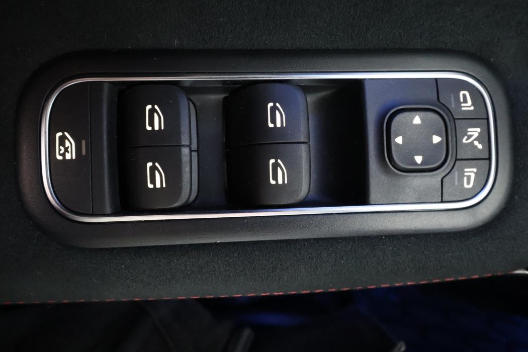 MERCEDES-BENZ A 2023