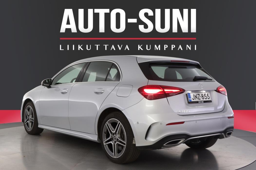 MERCEDES-BENZ A 2023