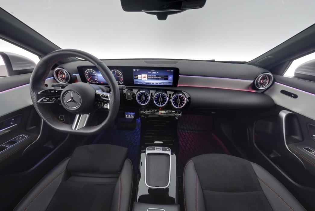 MERCEDES-BENZ A 2023