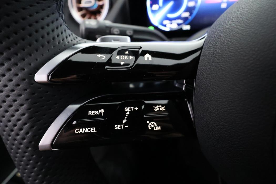 MERCEDES-BENZ EQA 2026