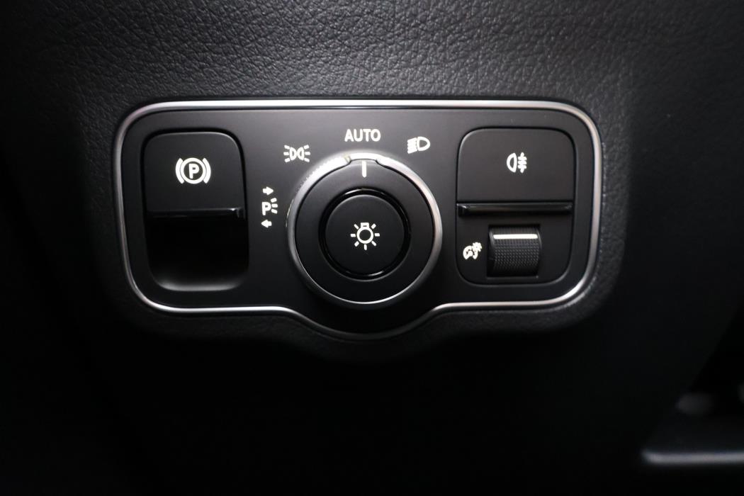 MERCEDES-BENZ EQA 2026