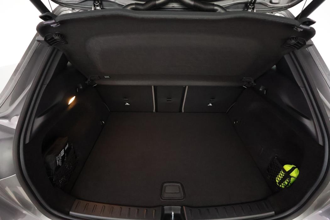 MERCEDES-BENZ EQA 2026