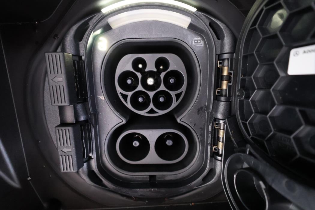 MERCEDES-BENZ EQA 2026