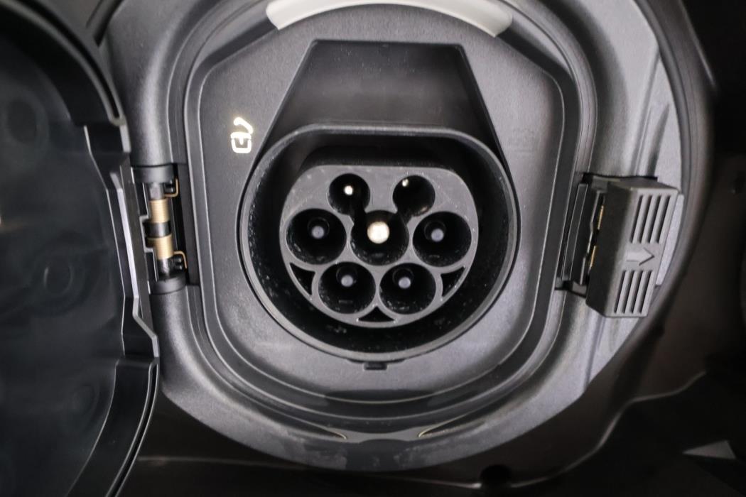 MERCEDES-BENZ E 2026