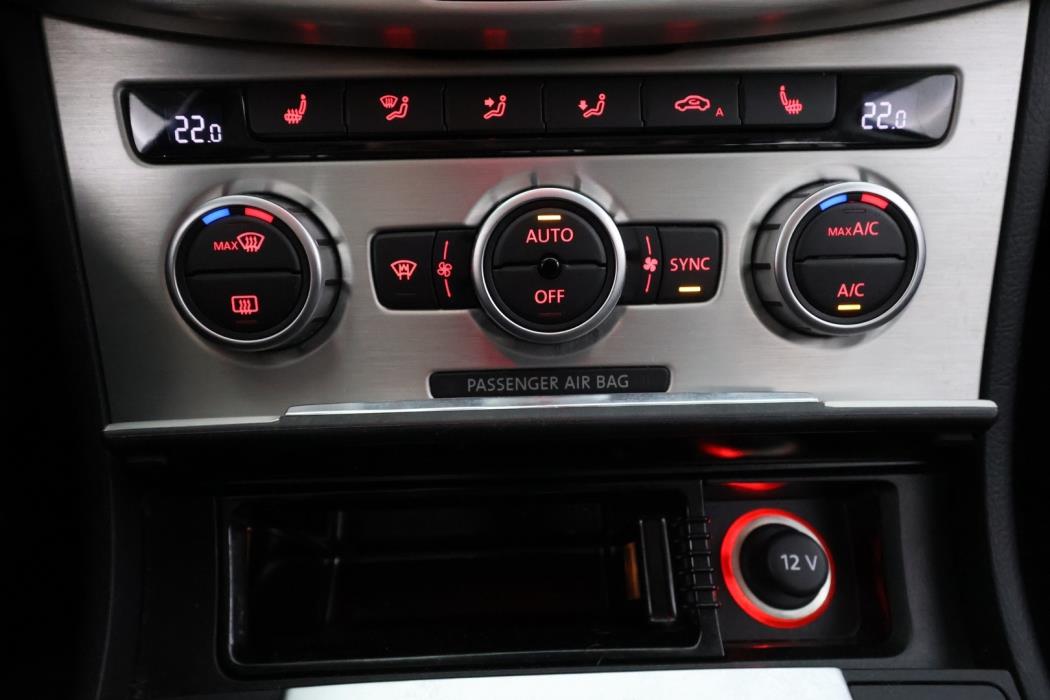 VOLKSWAGEN Passat 2014