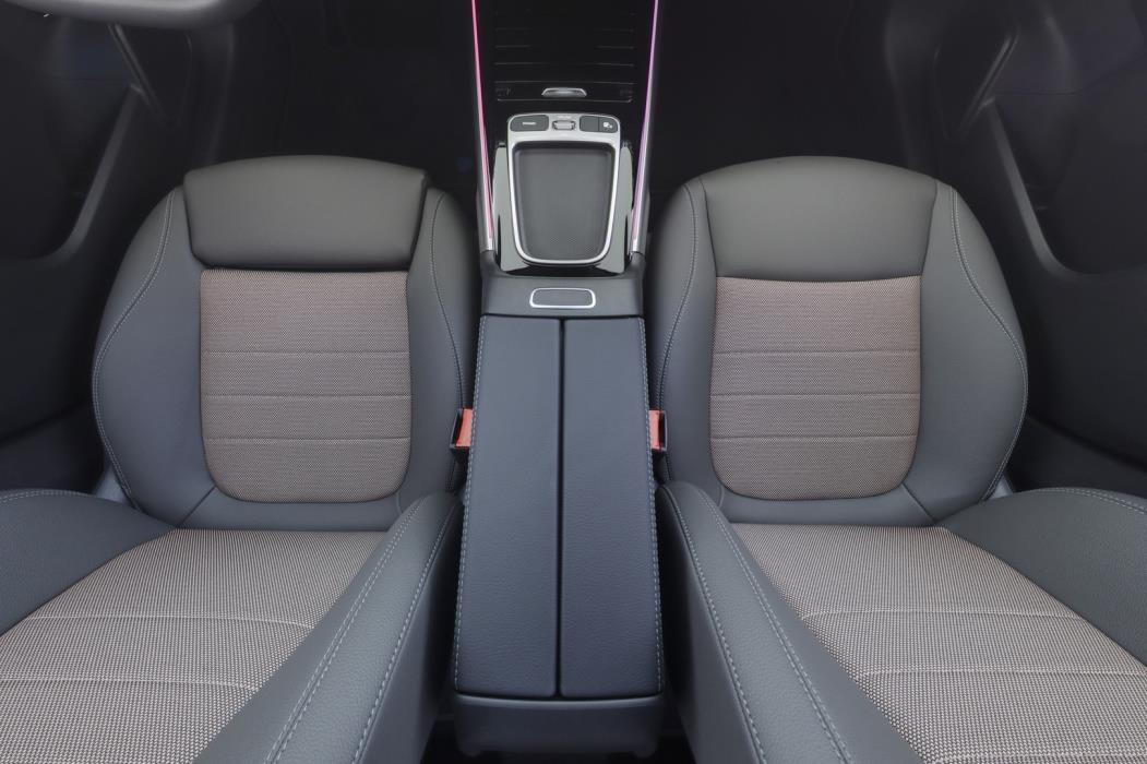 MERCEDES-BENZ EQB 2026