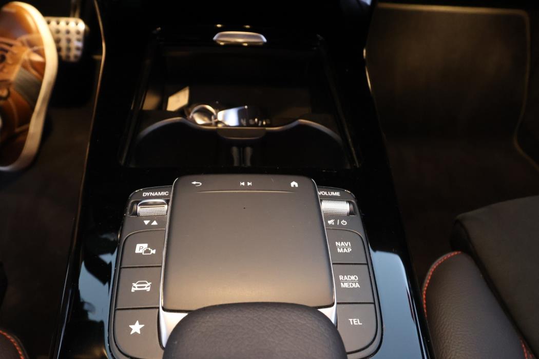 MERCEDES-BENZ A 2021