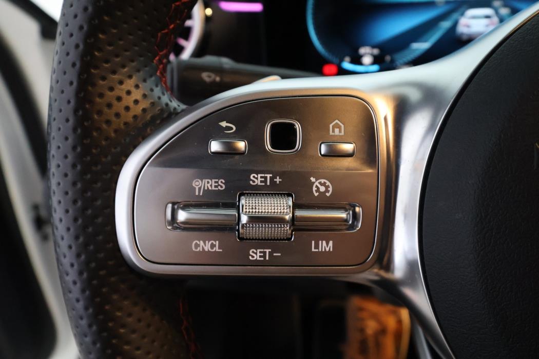 MERCEDES-BENZ A 2021