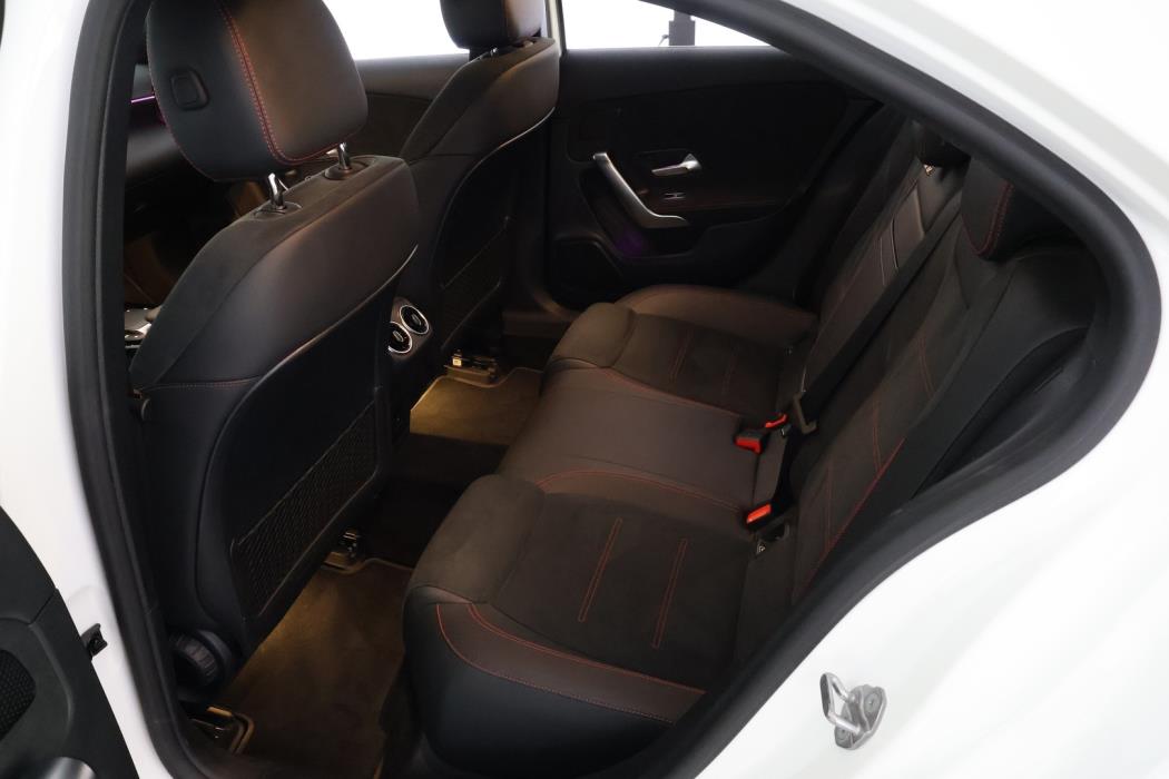 MERCEDES-BENZ A 2021