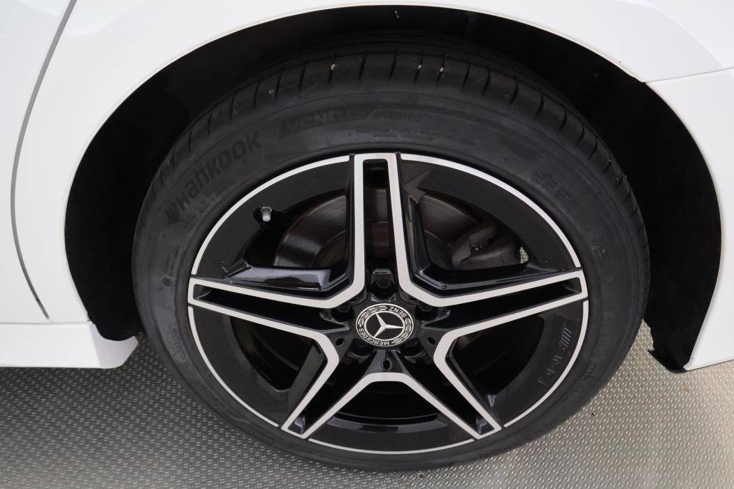 MERCEDES-BENZ A 2021