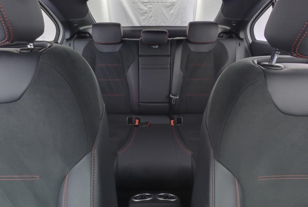 MERCEDES-BENZ A 2021
