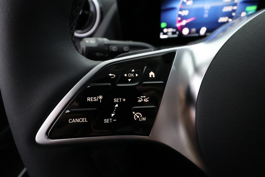 MERCEDES-BENZ GLA 2026