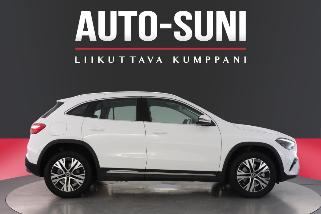 MERCEDES-BENZ GLA 2026