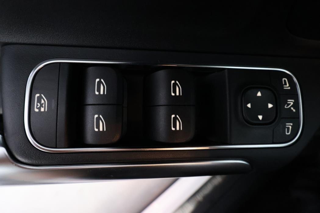 MERCEDES-BENZ GLA 2026