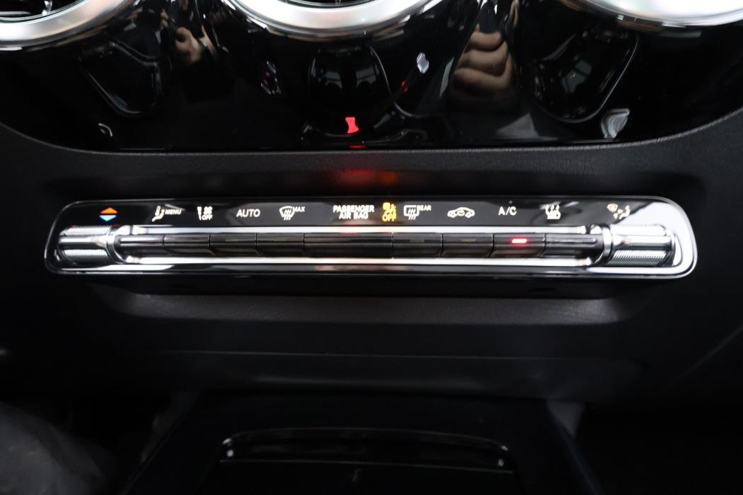 MERCEDES-BENZ GLA 2026