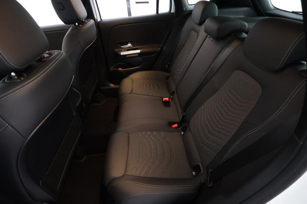 MERCEDES-BENZ GLA 2026