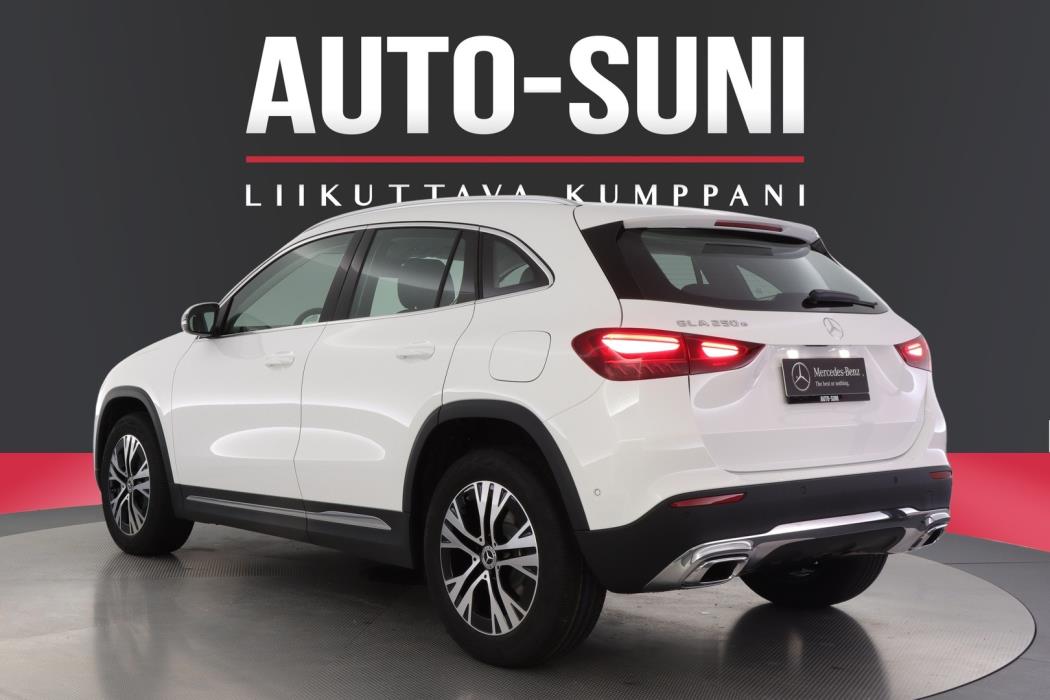 MERCEDES-BENZ GLA 2026