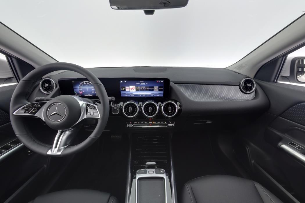 MERCEDES-BENZ GLA 2026