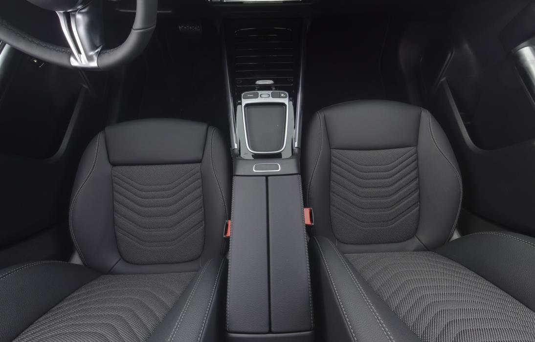 MERCEDES-BENZ GLA 2026