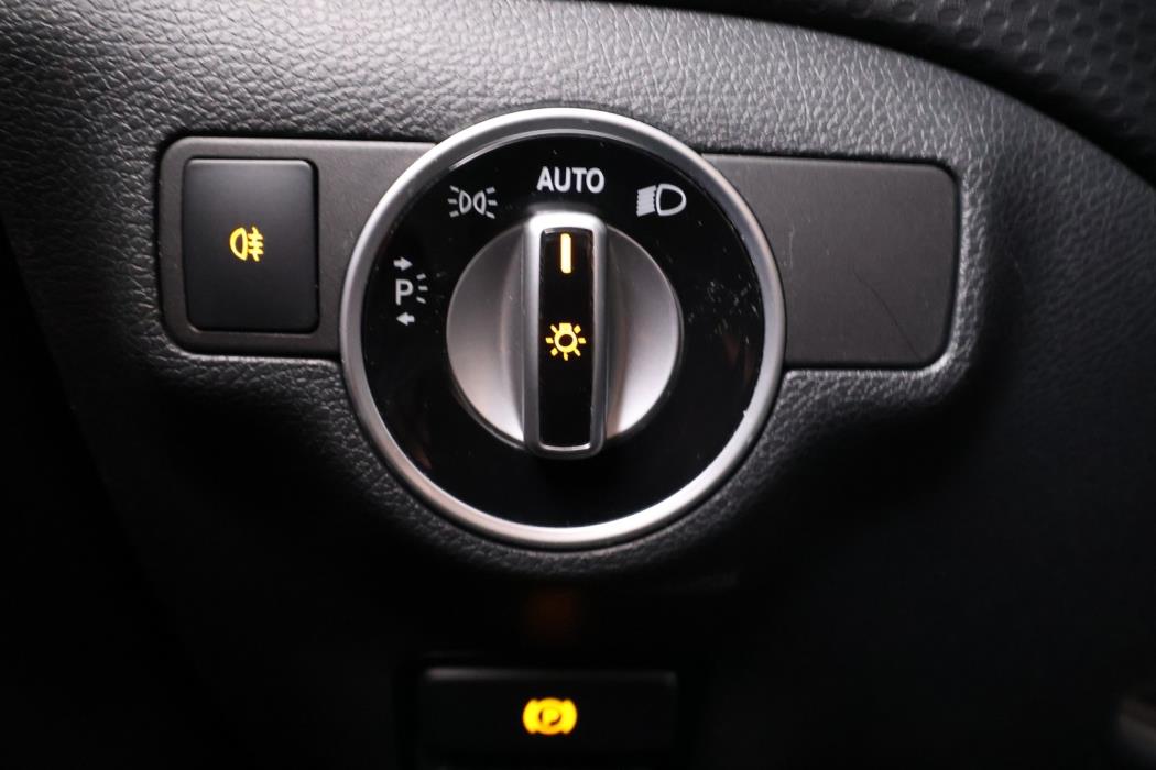 MERCEDES-BENZ A 2016
