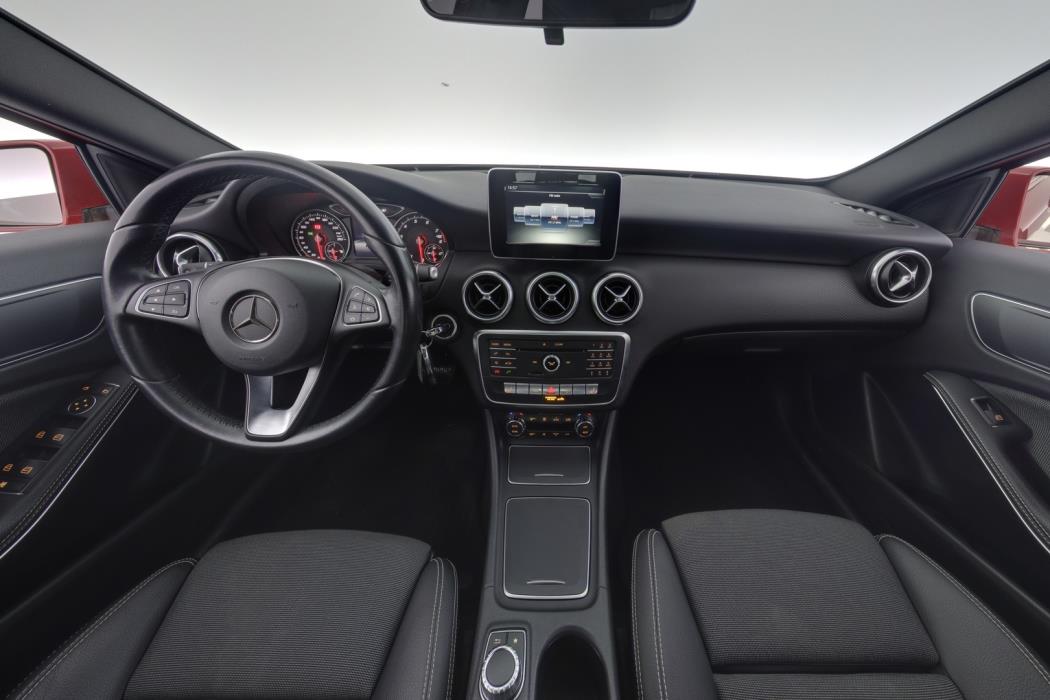MERCEDES-BENZ A 2016