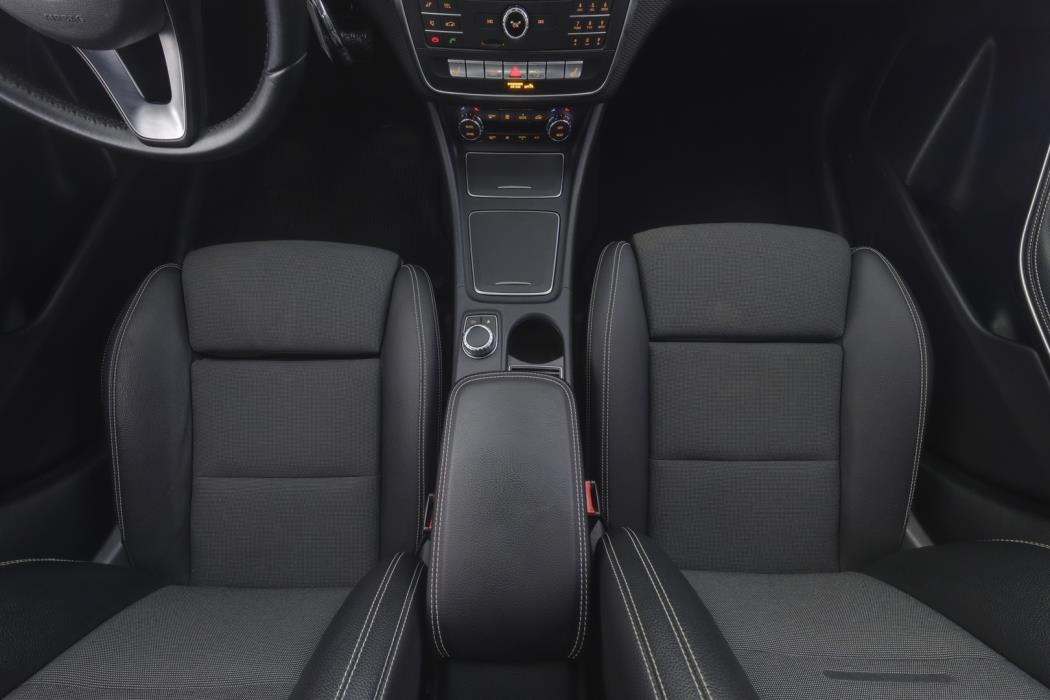 MERCEDES-BENZ A 2016