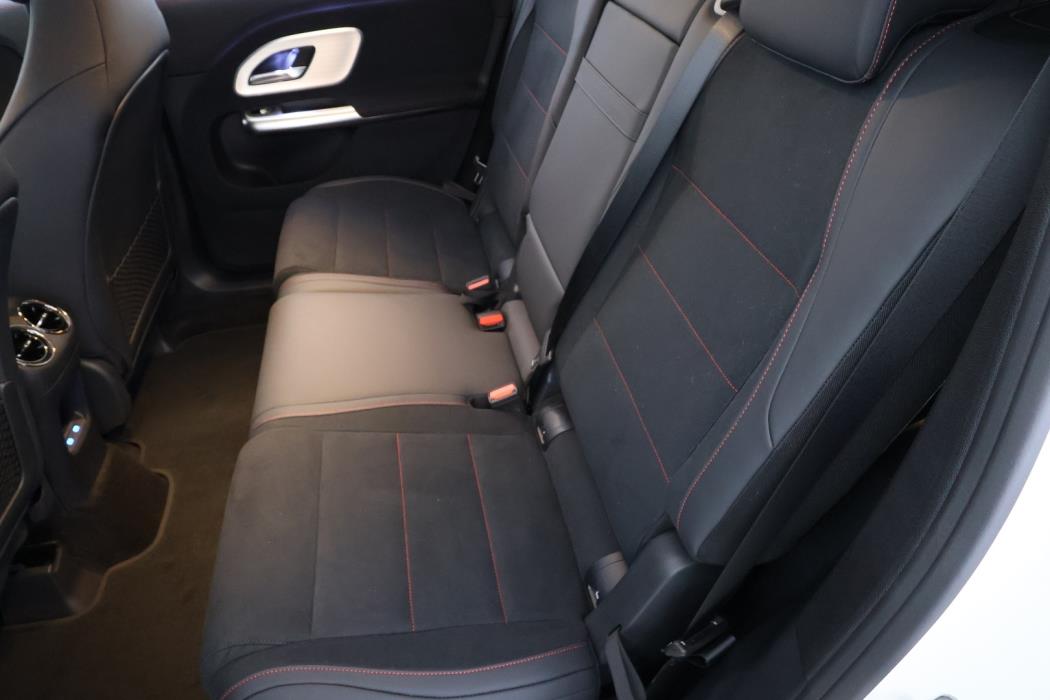 MERCEDES-BENZ GLB 2026