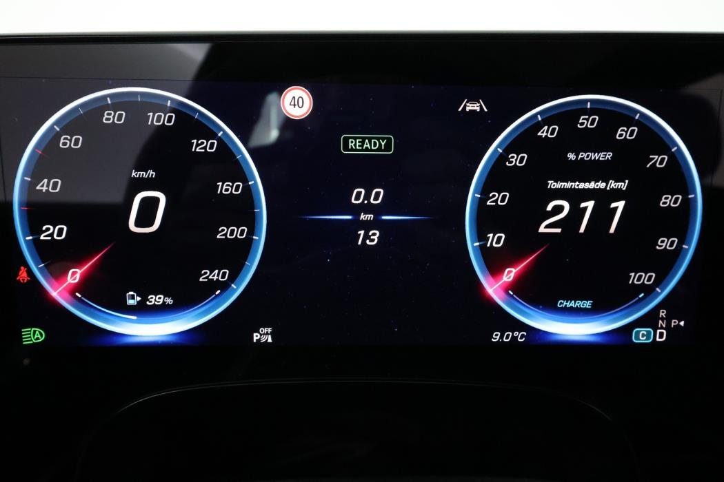 MERCEDES-BENZ GLB 2026