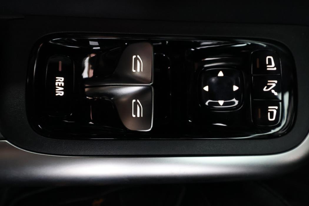 MERCEDES-BENZ GLB 2026