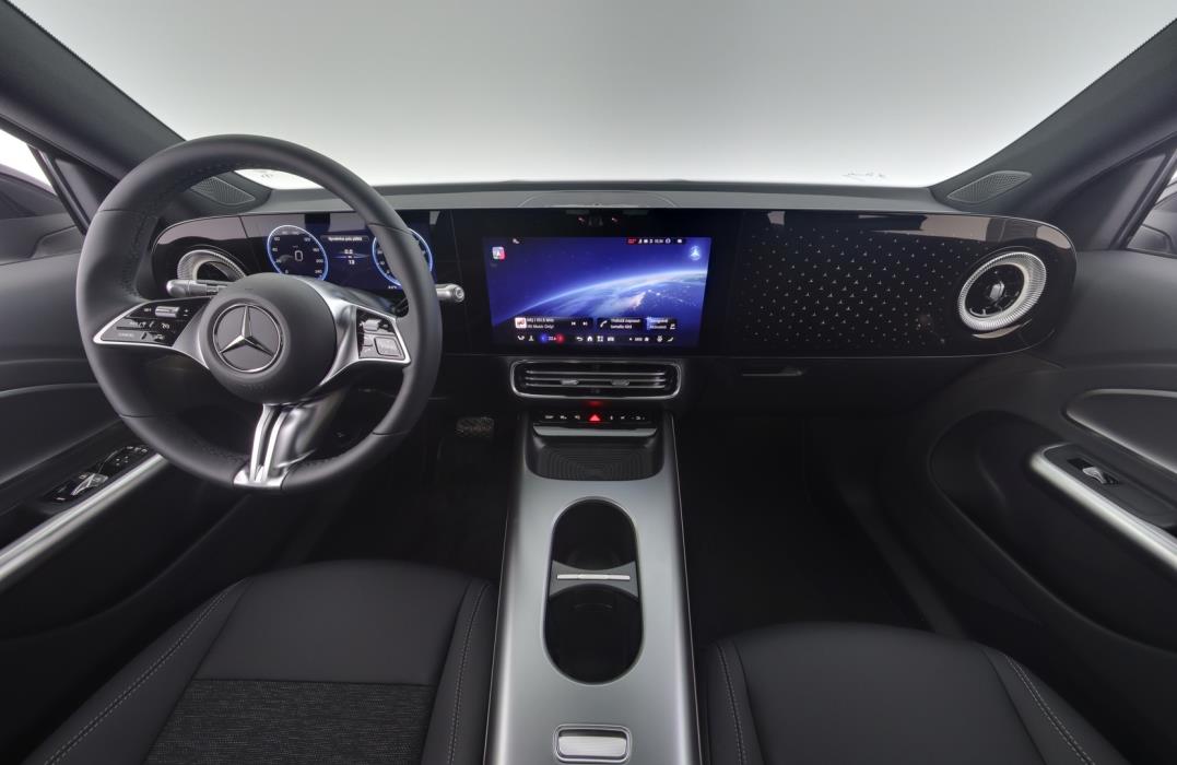 MERCEDES-BENZ GLB 2026