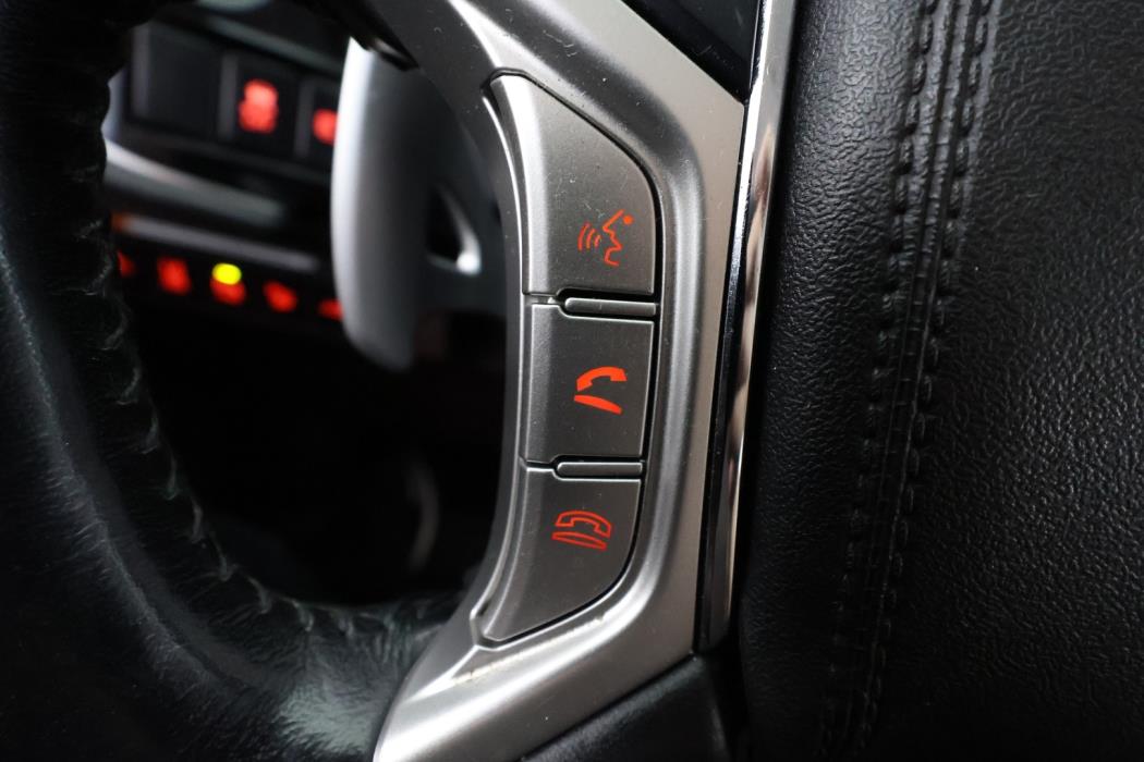 MITSUBISHI Outlander PHEV 2016