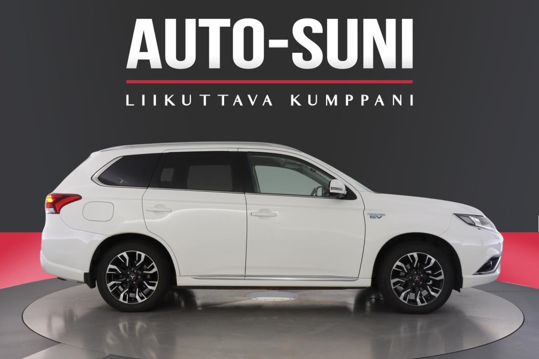 MITSUBISHI Outlander PHEV 2016