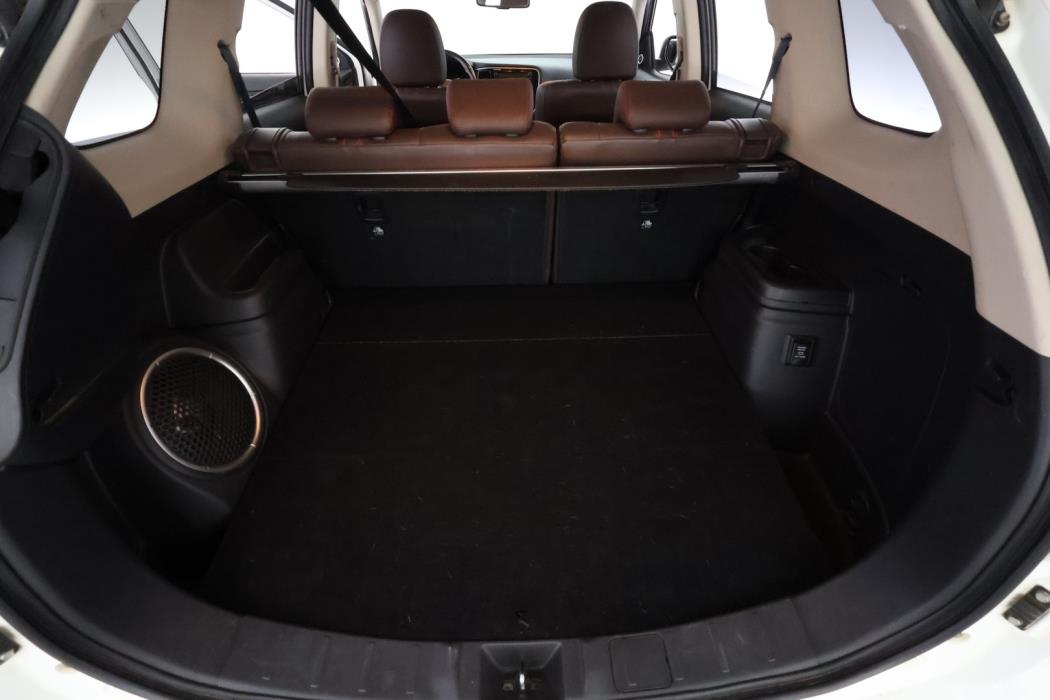 MITSUBISHI Outlander PHEV 2016