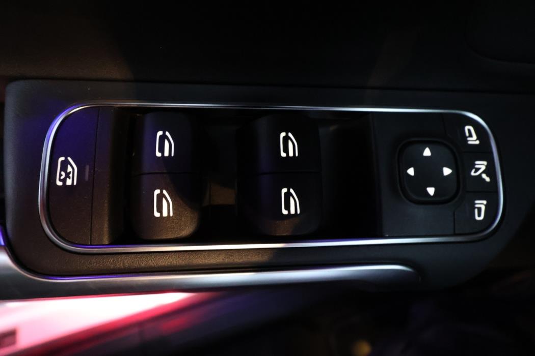 MERCEDES-BENZ EQB 2026
