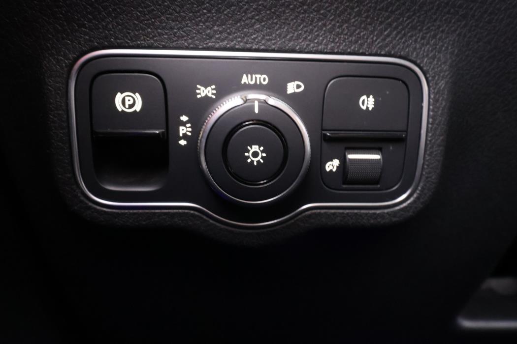MERCEDES-BENZ EQB 2023